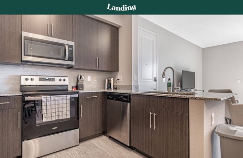 Three Oaks Apartment | Modern Apartment in Prime Location (ID7272X71)