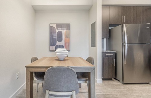 Three Oaks Apartment | Modern Apartment in Prime Location (ID8510X58)