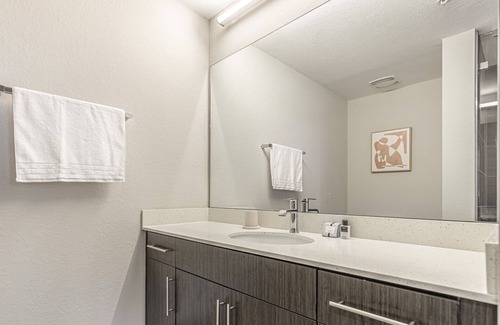 Three Oaks Apartment | Modern Apartment in Prime Location (ID8510X58)