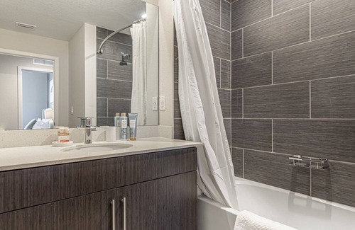 Three Oaks Apartment | Modern Apartment in Prime Location (ID6535X46)