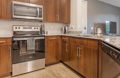 Three Oaks Apartment | Modern Apartment in Prime Location (ID6606X43)