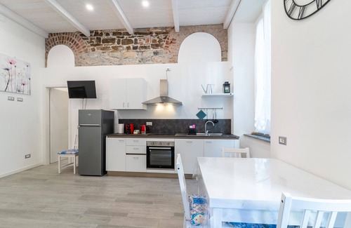 Como Apartment | Modern Apartment in Via Carloni by Wonderful Italy