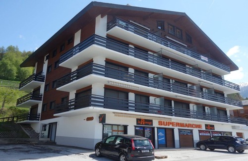 Veysonnaz Apartment | Modern apartment near ski area