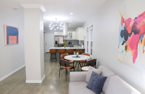 Edgewater Apartment | Modern Apartment on Quiet Street in Andersonville