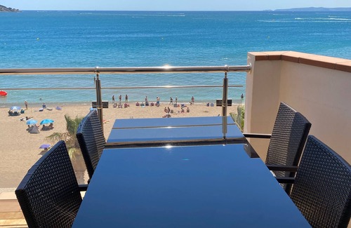 Santa Margarida Apartment | MODERN APARTMENT - SEA FRONT ON THE BAY OF ROSAS