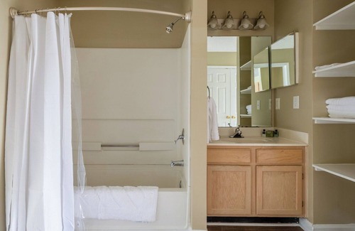 Holly Springs Apartment | Modern Apartment in Prime Location (ID7932X45)
