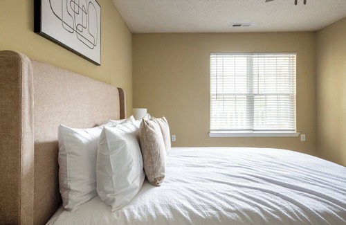Holly Springs Apartment | Modern Apartment in Prime Location (ID7932X45)