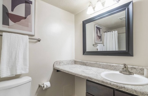 Crestline Heights Apartment | Modern Apartment in Prime Location (ID9618X81)