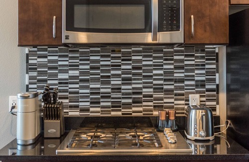 Rhodes Ranch Apartment | Modern Apartment in Prime Location (ID1661)