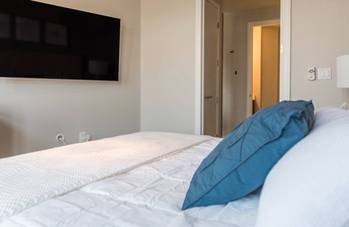 Rhodes Ranch Apartment | Modern Apartment in Prime Location (ID1661)