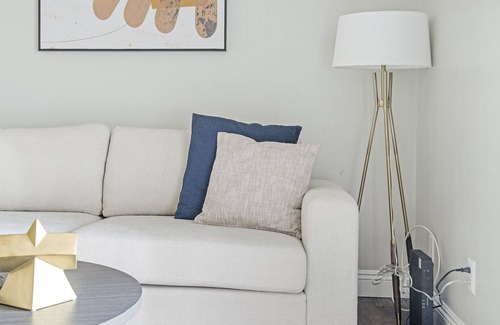 Spring Valley Apartment | Modern Apartment in Prime Location (ID1232X656)