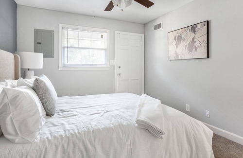 Winston - Salem Apartment | Modern Apartment in Prime Location (ID1221X009)