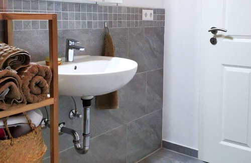 Goethestraße Apartment | modern apartment with equipped kitchen and new Bathroom