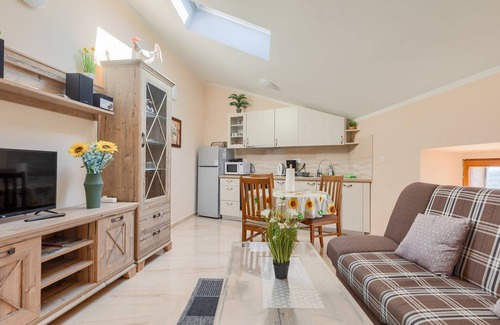 Pican Apartment | Modern apartment with fantastic views, pool, private parking, WiFi