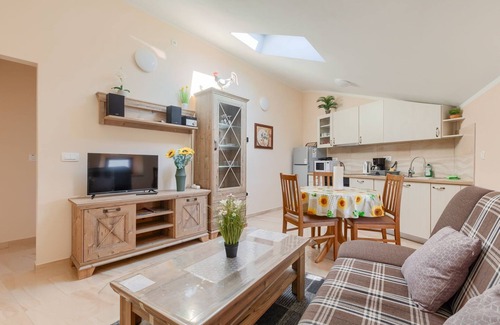 Pican Apartment | Modern apartment with fantastic views, pool, private parking, WiFi