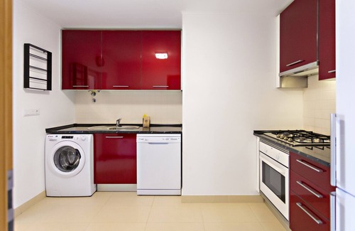 Canada Apartment | Modern apartment with pool access!