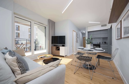 Praga Apartment | Modern Apartment with Air Conditioning and Parking Near the PGE Stadium in Warsa