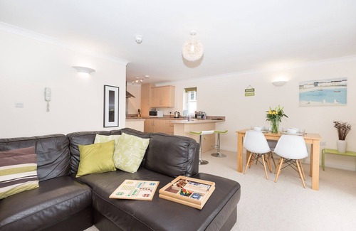 Looe House | Modern apartment with stunning views over Looe harbour.