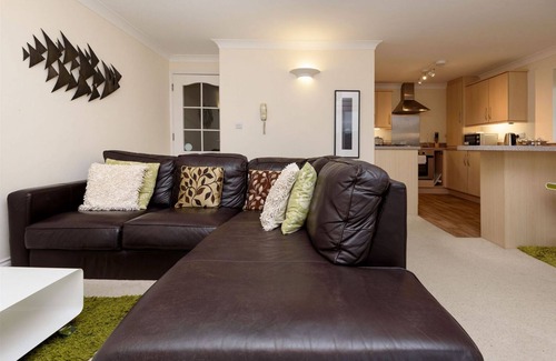 Looe House | Modern apartment with stunning views over Looe harbour.