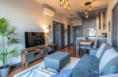 Beyoglu Apartment | Modern Apartment with On-Site Gym and Spa