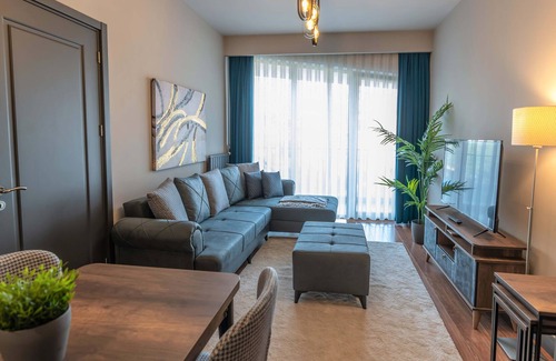 Beyoglu Apartment | Modern Apartment with On-Site Gym and Spa