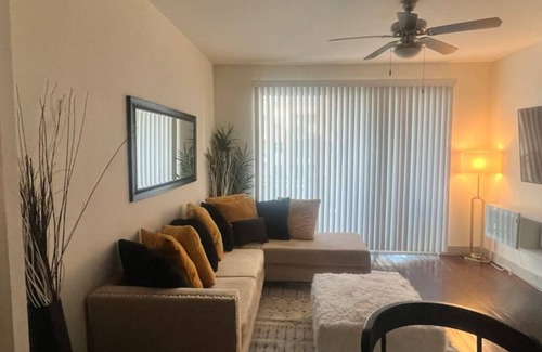 Washington Ave./ Memorial Park Apartment | Modern Apartment with WiFi, pool and fitness room in vibrant Houston