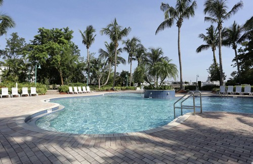 Fort Lauderdale Apartment | Modern Apt w/Marina view. WiFi, parking, tennis, playground and more!