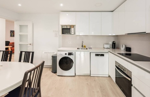 Golden Triangle of Art Apartment | MODERN APT WITH IDEAL LOCATION NEXT TO ATOCHA STATION