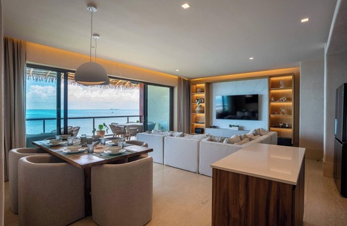 Isla Mujeres Apartment | Modern Apt with Private Roof Garden & Pool