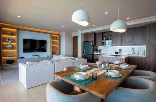 Isla Mujeres Apartment | Modern Apt with Private Roof Garden & Pool