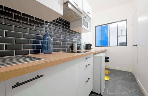 Plaisance Apartment | Modern Artistic Studio