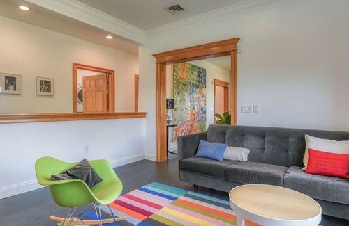 Newburgh House | Modern & Artsy House with Hudson River views