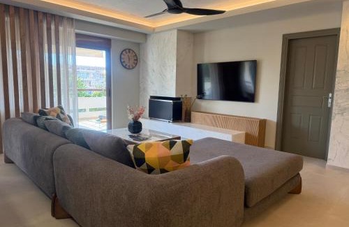 Voula Apartment | Modern Athenian Riviera Apartment