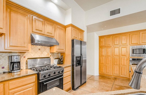 Catalina Foothills Estates House | Modern & attractive desert home with WiFi, private pool, W/D & AC - 1 dog OK