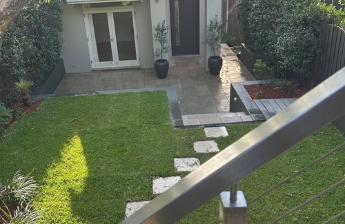 Sydney House | Modern balmain waterfront house with pool close to shops and restaurants