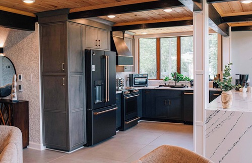 White Stone House | Modern Bayfront Escape with Sweeping Water Views