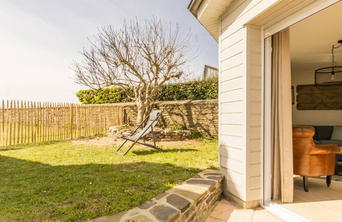 Barneville-Carteret Cottage | Modern Beachside Home in Barneville-Carteret - WiFi, Terrace, Pets Welcome