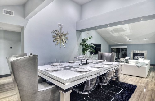 San Onofre House | Modern Beach Retreat: Private Pool & Exclusive Beach Access in Gated Community