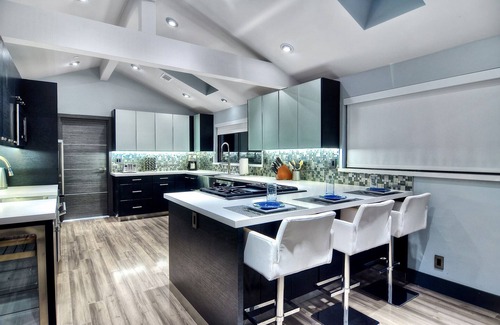 San Onofre House | Modern Beach Retreat: Private Pool & Exclusive Beach Access in Gated Community