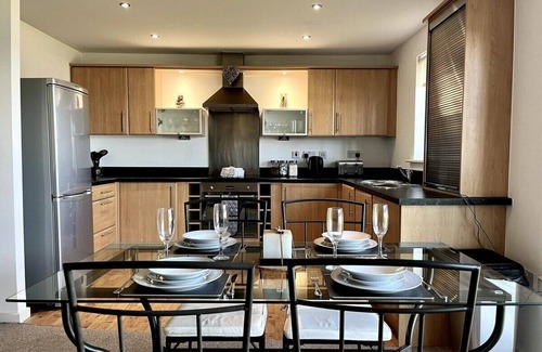 Crynant Apartment | Modern Beachfront Bliss with Spectacular Views