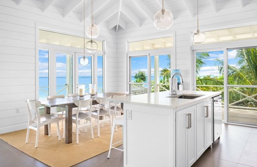 William's Town Cottage | Modern Beachfront Cottage
