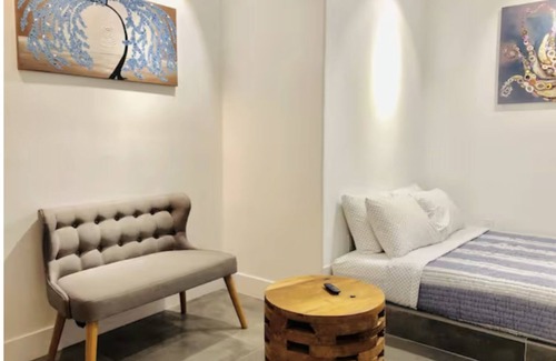 Pacific Palisades Apartment | Modern Beachfront Guest Suite
