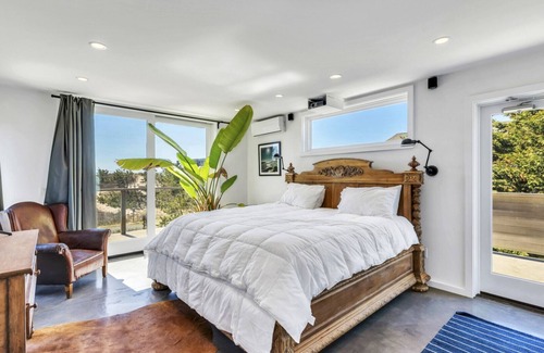 Napeague House | Modern beachfront home, stunning Atlantic ocean views, rooftop terrace,.