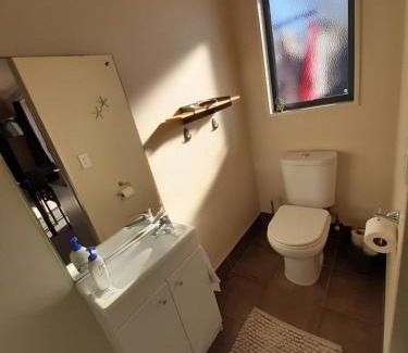 Paroa House | Modern BNB unit with Wifi and Breakfast