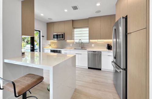 Brickell House | Modern Brickell Retreat- Top Location - Remote-Ready - Private Backyard Oasis