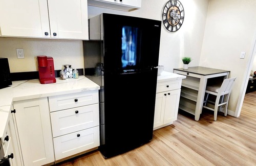 The Villas Apartment | Modern & Bright 2BR Santana Row | Silicon Valley Stay