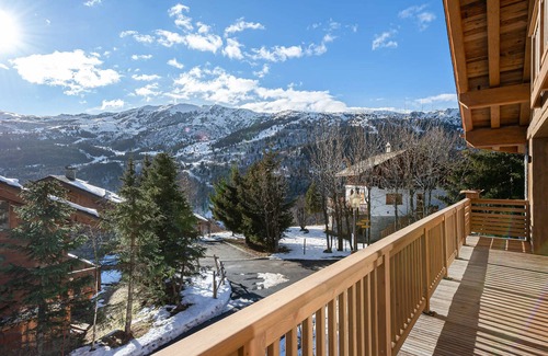 Meribel Village Ski Chalet | Modern bright chalet near slopes - 12 pers, 5 ch, parking, wifi, cleaning included