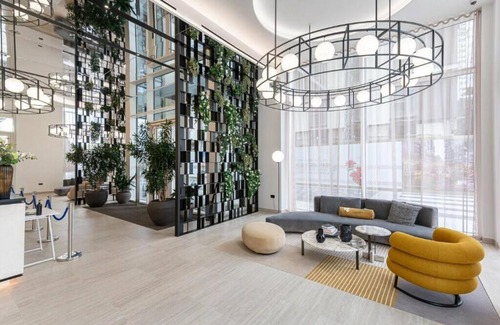 Shepherd's Bush Apartment | Modern bright flat with balcony, courtyard and gym