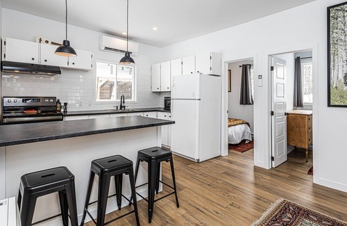 Val-des-Monts Cottage | Modern, Bright, High efficiency Four Season Cottage on Gorgeous Lake