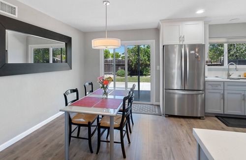University City House | Modern & bright home in North San Diego w/ new appliances & a patio!